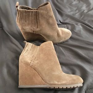 Gianni Bini Leather wedges